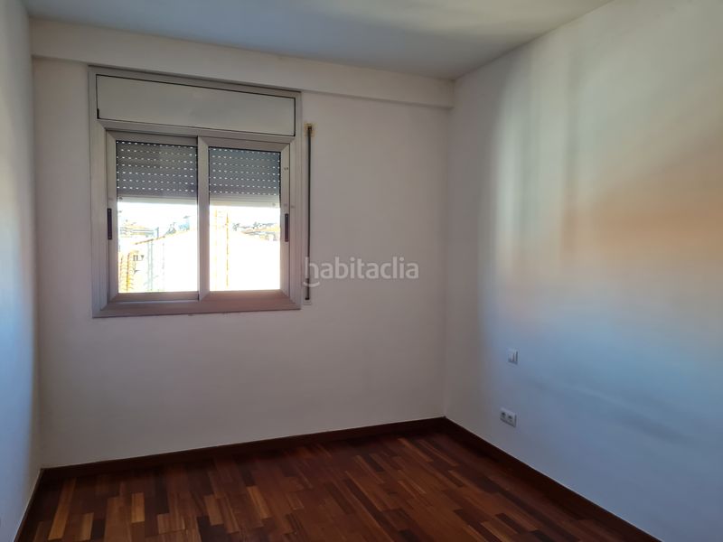 Foto d1d7e038-b12e-4a54-b621-9490e2cde41c. Lloguer àtic amb calefacció aparcament a Eixample Sud-Migdia Girona