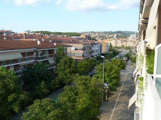 Lloguer Pis  Carrer josep viader i moliner. Se alquila piso de calidad de 3 habitaciones, amueblado, con cal