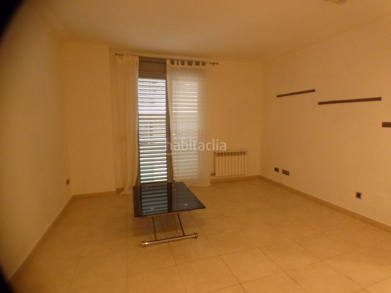 Foto 16c8a65c-a35d-4ecb-9803-e775d9340f10. Lloguer pis amb calefacció aparcament a Eixample Nord Girona