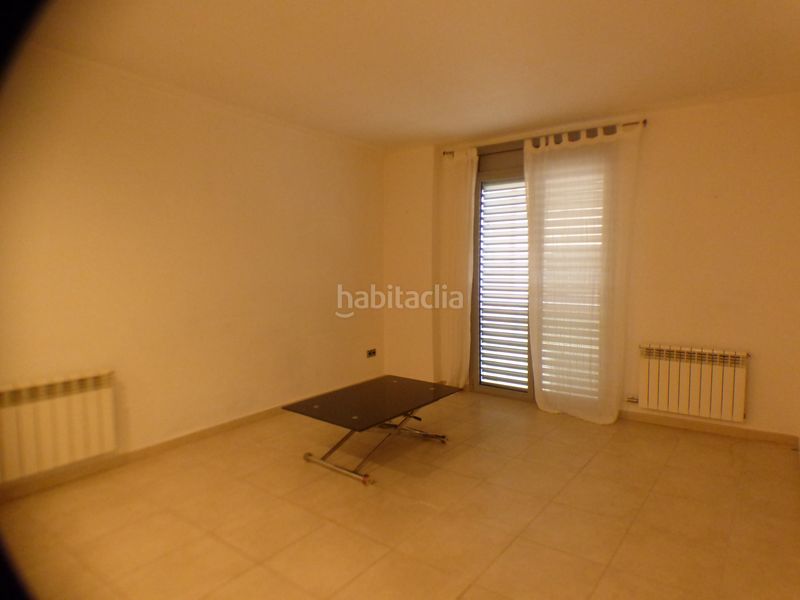 Foto 54a12f2c-2ff0-4f78-bbbb-9e8f52a1de1e. Lloguer pis amb calefacció aparcament a Eixample Nord Girona