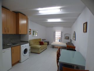 Lloguer Loft  Carrer dels mercaders. Se alquila piso tipo loft totalmente amuebaldo y reformado, de a