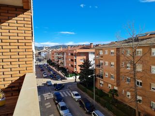 Rent Flat  Carrer de pau casals. Se alquila piso totalmente reformado de dentro, con suelo de par