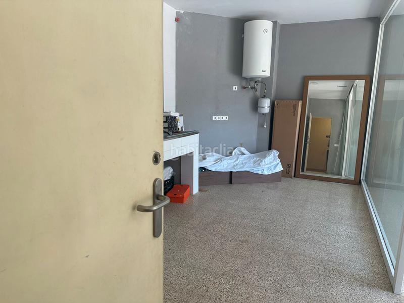 Foto 3db07c9f-851a-4706-80b7-6af63b9f4aba. Lloguer local comercial a Montilivi Girona