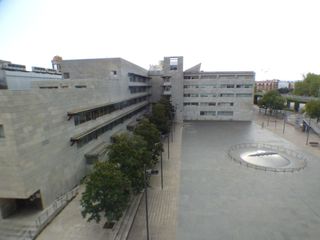 Rent Penthouse  Carrer jaume vicens vives. Se alquila ático de calidad de 3 habitaciones, amueblado, con ca