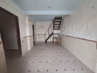 Maison jumelée à Santa Lucía. Casa duplex, pequeña,  a reformar en los mateos