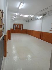 Lloguer Local Comercial a Alameda. Alquiler local comercial proximo a los juncos - a pie de calle