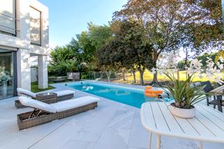Chalet  Calle enric valor. Espectacular chalet con piscina y con vistas al campo de golf