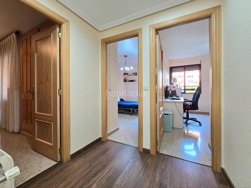 Foto c78e2568-e42e-40c4-91bc-e72558e97adc. Piso terraza de 90m2 - 3 dormitorios - 2 baños en Alicante