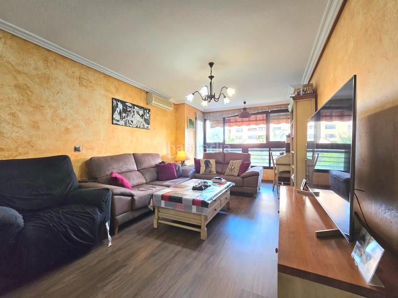 Foto f6f5cd3a-1d2d-404d-8f9e-97b7bb0a5381. Piso terraza de 90m2 - 3 dormitorios - 2 baños en Alicante