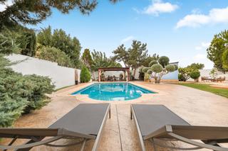Chalet  Carrer de la criolita. Villa de lujo con piscina