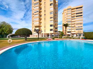 Pis en Carrer de juan ramn jimnez 3. Amplio piso de esquina a 300m de la playa