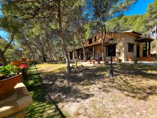 Xalet en Calle 38. Chalet de montaa con urbanizacin
