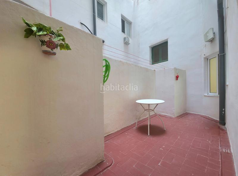 Foto eaf5f28b-f082-41af-a4af-d6bc7530d783. Piso en carrer navas 16 piso con terraza y patio en Alicante