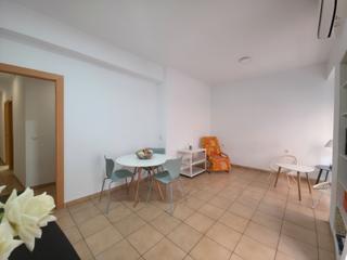 Appartement à Carrer navas 16. Piso con terraza y patio