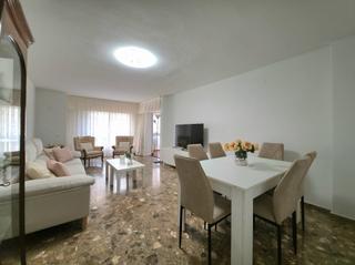 Flat in Carrer pintor lorenzo casanova 13. Amplio piso en pleno centro de alicante