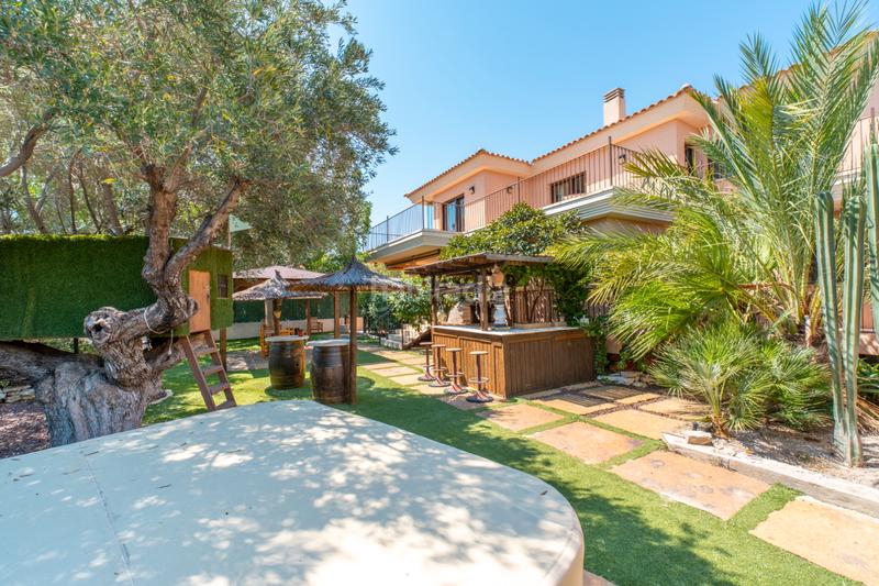 Foto 1528b1b8-1016-436b-bcaf-4f488d2830c6. Xalet a avinguda de cova del llop marí 37 a Pueblo Español-Coveta Fumá Campello (el)