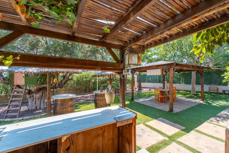 Foto 452ee991-f2df-4305-9472-ad774e89563f. Xalet a avinguda de cova del llop marí 37 a Pueblo Español-Coveta Fumá Campello (el)