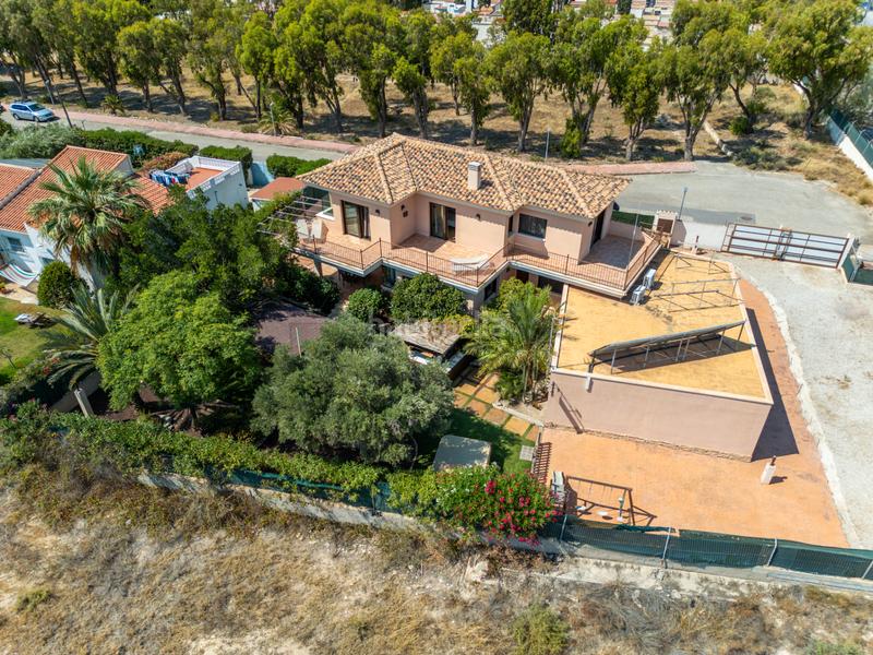 Foto 4621126e-fa67-41e7-a93e-6c573bba59ec. Xalet a avinguda de cova del llop marí 37 a Pueblo Español-Coveta Fumá Campello (el)