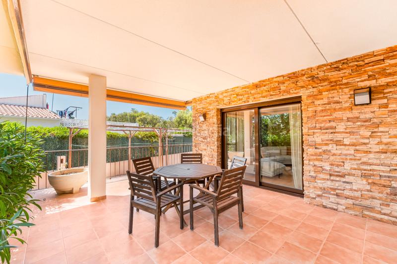 Foto 5de64ce9-250f-4e7d-a489-49ce22864b1e. Xalet a avinguda de cova del llop marí 37 a Pueblo Español-Coveta Fumá Campello (el)