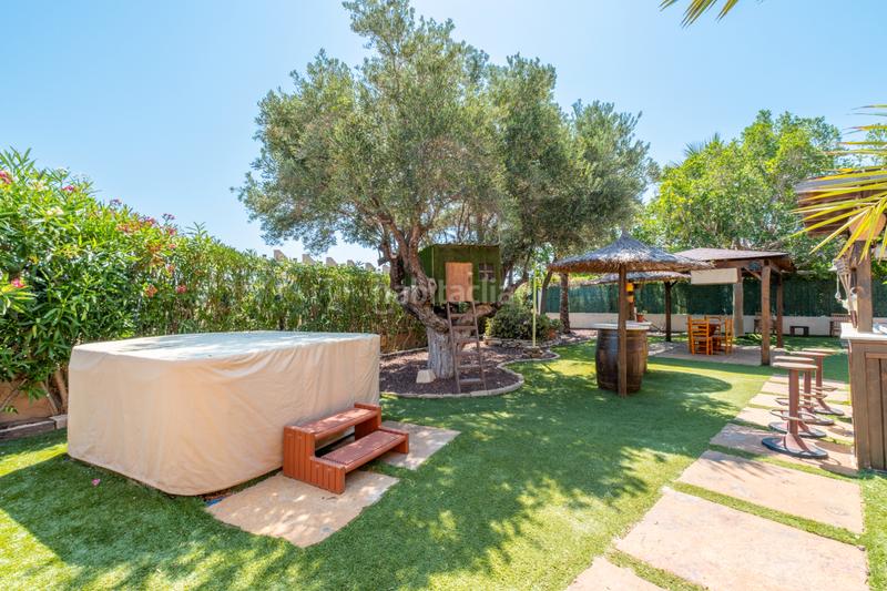 Foto 76fb30bc-a78e-4820-ad3e-dee66cfdac42. Xalet a avinguda de cova del llop marí 37 a Pueblo Español-Coveta Fumá Campello (el)