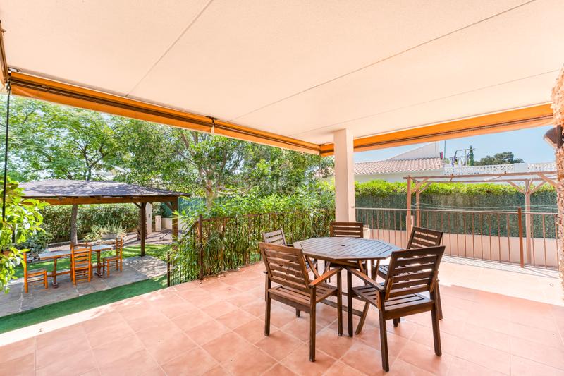 Foto 8640c66e-9c7a-4760-a657-401c493f6c75. Xalet a avinguda de cova del llop marí 37 a Pueblo Español-Coveta Fumá Campello (el)