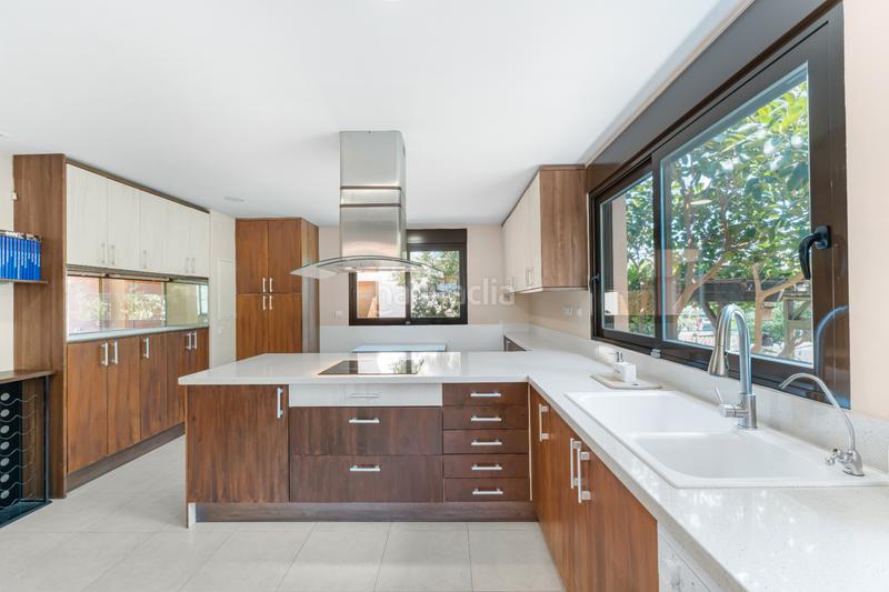 Foto a585b442-091a-4fc5-a186-05dfeff0e8e2. Xalet a avinguda de cova del llop marí 37 a Pueblo Español-Coveta Fumá Campello (el)