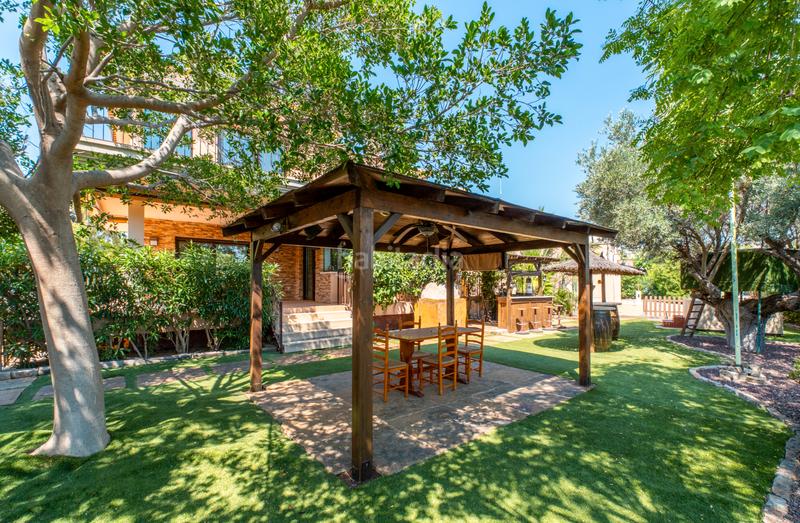 Foto c745d059-0569-4d15-836e-272251d28279. Xalet a avinguda de cova del llop marí 37 a Pueblo Español-Coveta Fumá Campello (el)