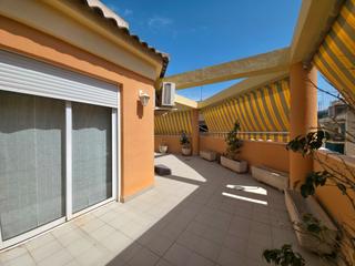 Ático en Calle san pablo 47. Amplio piso con terraza de 60m2