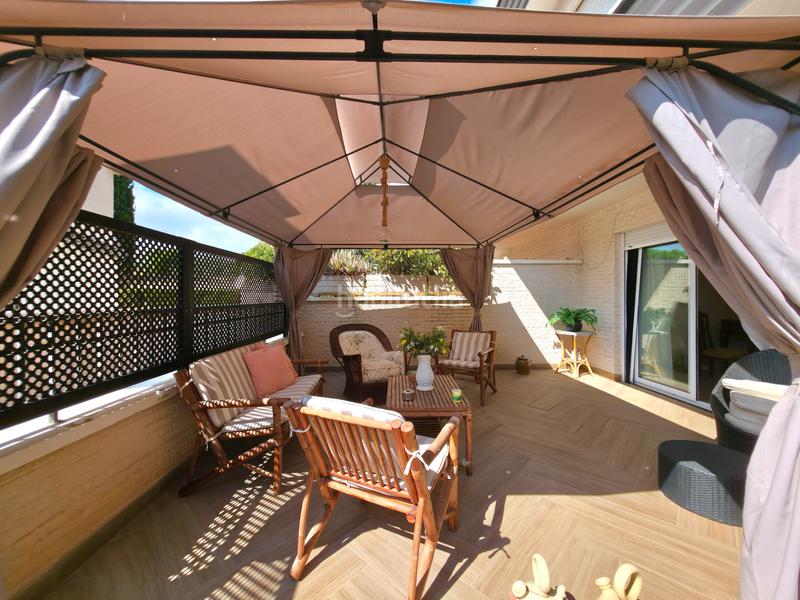 Foto 123d928b-a977-4de0-bbbf-9a075c1f8427. Casa a schiera in avenida pintor pérez gil 33 in Alicante golf Alicante