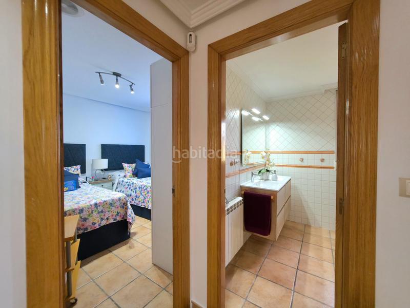 Foto 7c8c2092-e28e-4d84-a1e3-9b38fea607d8. Casa a schiera in avenida pintor pérez gil 33 in Alicante golf Alicante