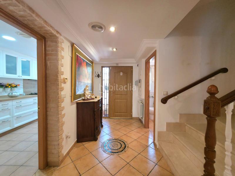 Foto 91f7b6a5-423e-49f4-8bf9-98b92d4e0a58. Casa a schiera in avenida pintor pérez gil 33 in Alicante golf Alicante