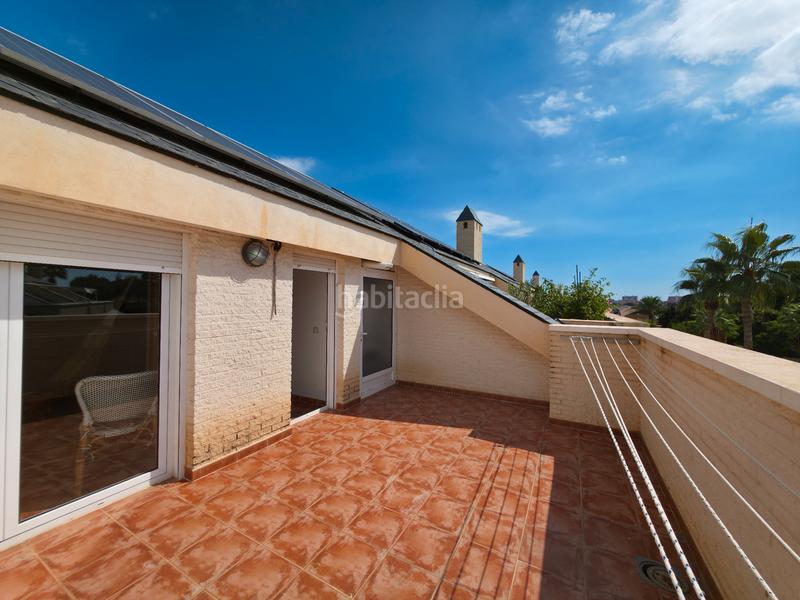 Foto bdea4bed-7c3c-40ab-976d-7afe70471ce9. Casa a schiera in avenida pintor pérez gil 33 in Alicante golf Alicante