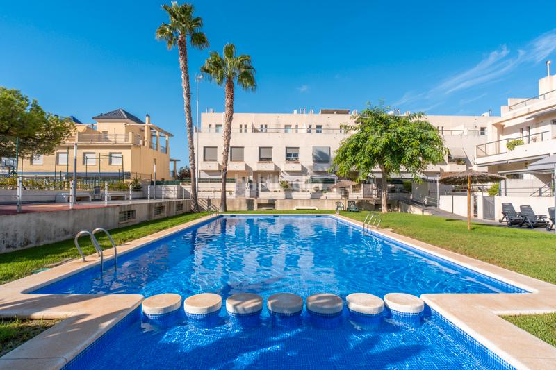 Foto 28735421-9c8a-4789-b743-35d5442a6cb6. Casa a schiera in avenida arquitecto félix candela 30 in Alicante