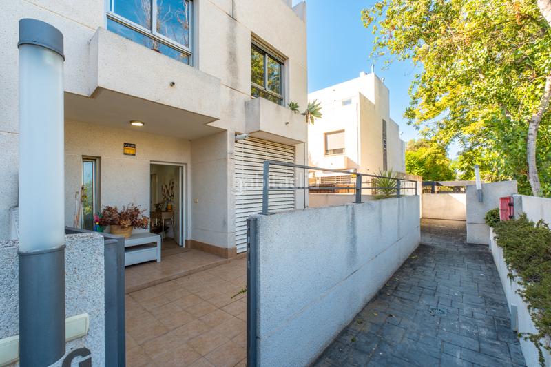 Foto 9a5007d0-3a4c-4fc9-8cda-d65de2541503. Casa a schiera in avenida arquitecto félix candela 30 in Alicante