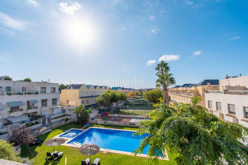 Foto b5bafc1a-80e4-4056-9570-ef5f640f003f. Casa a schiera in avenida arquitecto félix candela 30 in Alicante