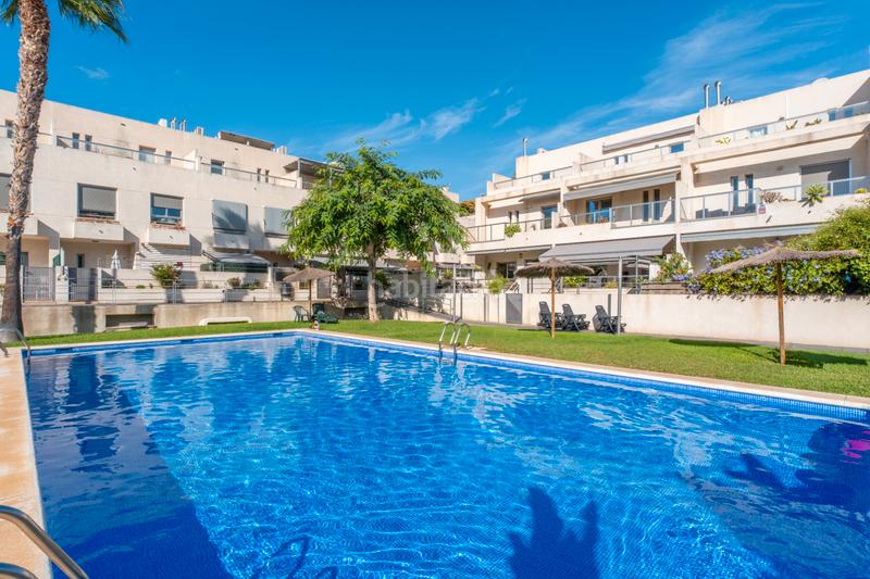 Foto bbad263c-e42e-4883-b4e7-a8da94083243. Casa a schiera in avenida arquitecto félix candela 30 in Alicante