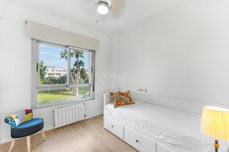 Foto cf65888a-aac5-4856-bdb2-47d17027a1d5. Casa a schiera in avenida arquitecto félix candela 30 in Alicante