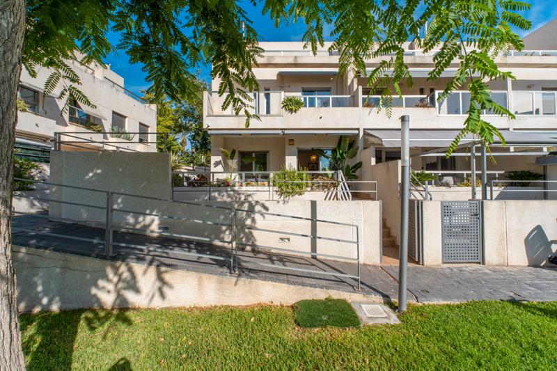 Foto f0a1364f-ae69-4557-97a2-909e70c306db. Casa a schiera in avenida arquitecto félix candela 30 in Alicante