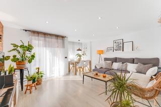 Etagenwohnung in Avinguda benito perez galdos 28. Piso en el centro de alicante