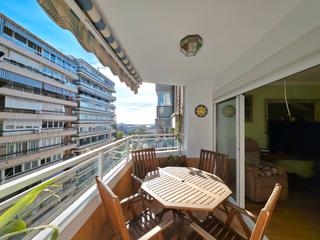 Pis a Calle orense 3. Amplio piso con terraza con vistas al mar