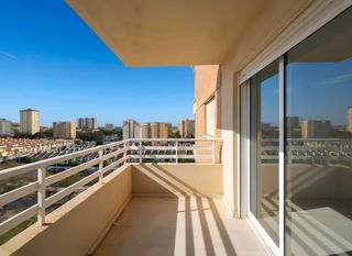 Pis a Avinguda goleta 3. Amplio piso de esquina con 4 dormitorios