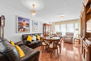 Etagenwohnung en Avenida catedratico soler 24. Amplio piso con vistas despejadas y plaza de garaje