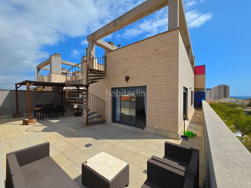 Foto 48f7dabb-253c-40a2-b2ba-12305bd8f22b. Penthouse in carrer de les normes de castello 6 in Campello (el)