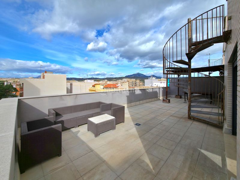 Foto 9850de09-e900-4002-8d02-2b93d08c466a. Penthouse in carrer de les normes de castello 6 in Campello (el)