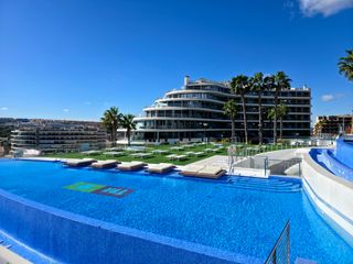 Planta baixa en Calle valladolid 117. Terraza de 76m2 con vistas al mar