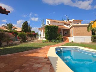 Chalet  Carrer del duc. Amplio chalet con piscina
