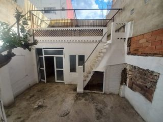 Local commercial  Carrer de jacinto benavente. Se vende planta bajacomercial  en c/jacinto benavente de burjass