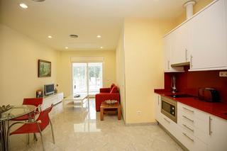 Lloguer Pis  Plaza rafael albertí. Apartamento de una habitación con terraza en taialà, girona. alq