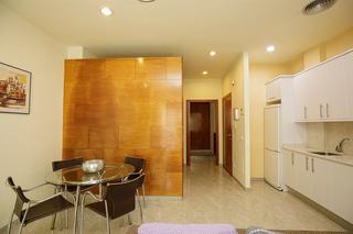 Lloguer Pis  Plaza rafael albertí. Apartamento de dos habitaciones con terraza en taialà, girona. a