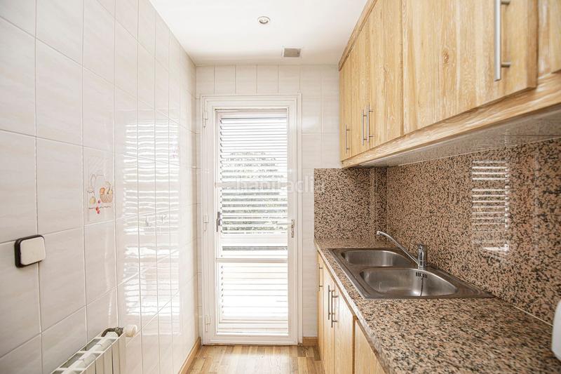 Foto 1afea43d-1175-4408-bd3b-a83399ff20a2. Alquiler piso apartamento de dos habitaciones con balcón en taialà, . alquiler de temporada. en Girona